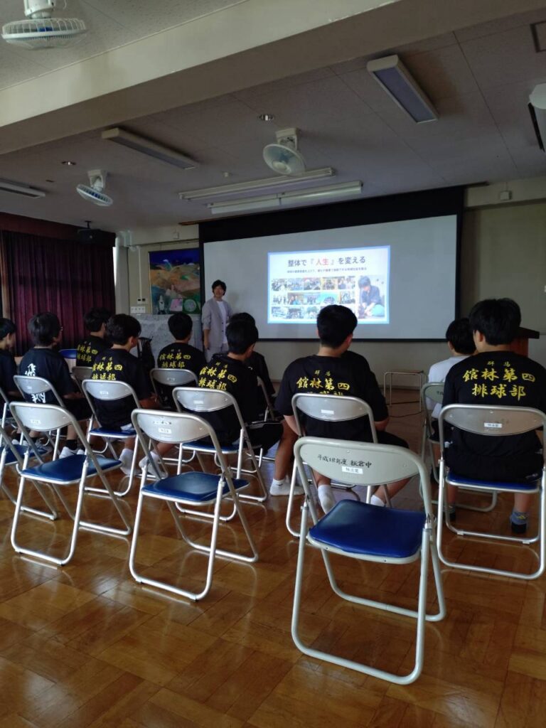 板倉中学校・館林第四中学校合同ストレッチ教室の様子