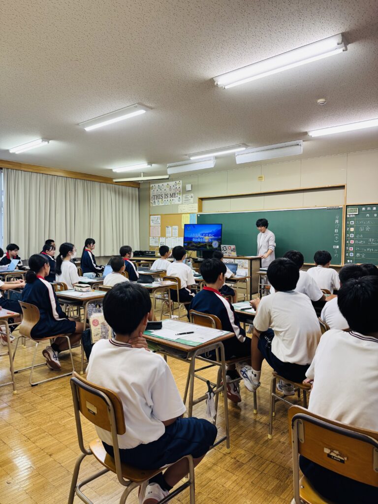 館林第二中学校健康講座で講座を行う様子